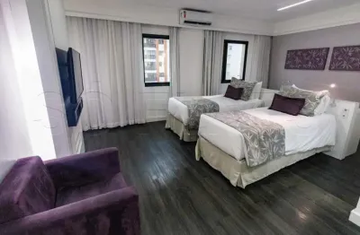 Flat em moema, prox a av. ibirapuera, metrô moema do metrô, e grandes comércios ao seu redor.