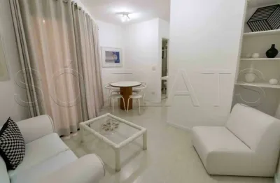 Flat em moema, próximo a av. sto amaro, rápido acesso a vila olímpia e itaim. consulte-nos.