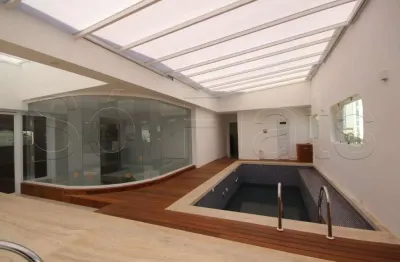 Incrível cobertura com 04 dormitórios (suítes), piscina coberta privativa