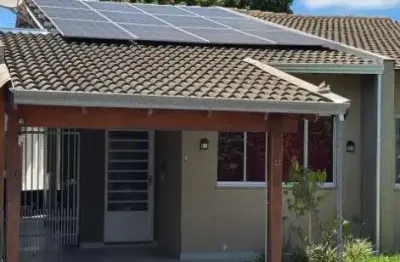 Casa à Venda em Condomínio Fechado próximo ao Conj. Lindóia | 2 Quartos e Energia Solar