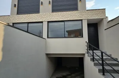 Sobrado 03 dormitórios localizado próximo a padaria viçosa