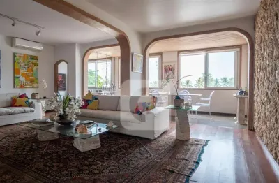 Copacabana apartamento 4 quartos sendo 2 suítes, 224m2 e 1 vaga  na icônica avenida atlântica.