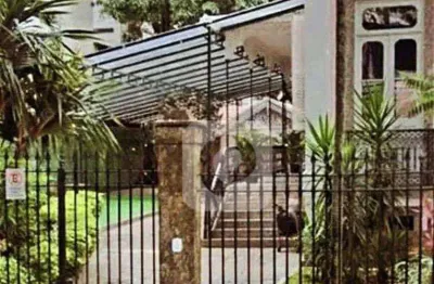 Casa historica em botafogo área total de 1670 metros quadrados