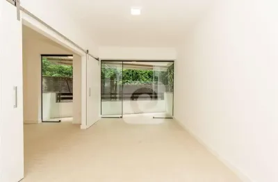 Apartamento no humaita, 2 suites e closet, lavabo, vaga, rua sem saída, reformado!