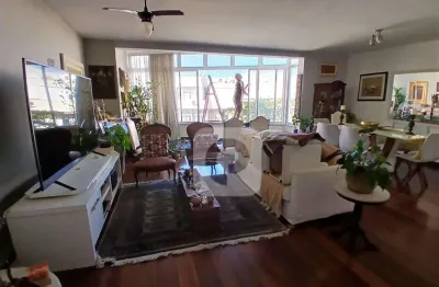 Ipanema, quadra da praia, 3 quartos sendo 2 suítes, 1 vaga, 173 m²