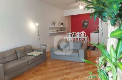 Ótimo apartamento 3 quartos em rua nobre do posto 5 de copacabana!