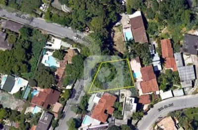 Terreno exclusivo na estrada do joá com vista privilegiada.