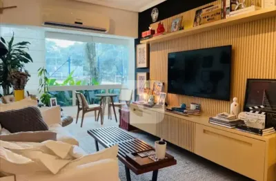 Apartamento com  2 quartos  e suíte reformado no alto leblon!