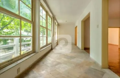 Apartamento à venda no leblon, com 3 quartos, 1 suíte, 3 vagas cobertas e 295m²