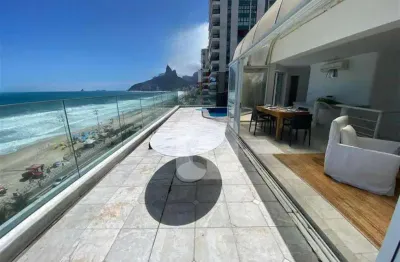 Cobertura Duplex Exclusiva com Vista Panorâmica do Arpoador ao Leblon.