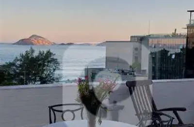 Cobertura duplex no arpoador – vista mar deslumbrante e eterna