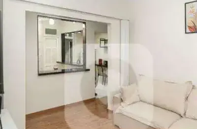 Vendo apartamento mobiliado/ reformado/ copacabana/ zona sul/ melhor quadra da praia