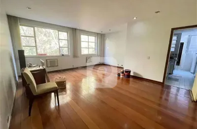 Laranjeiras-apartamento com 90m2-2 quartos-1 suíte- vaga coberta