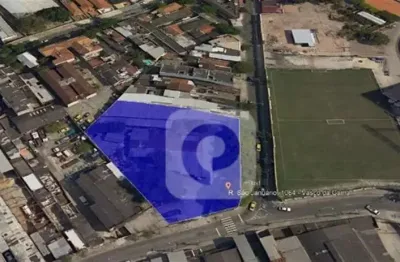 Grande espaço comercial com galpão - localização estratégica