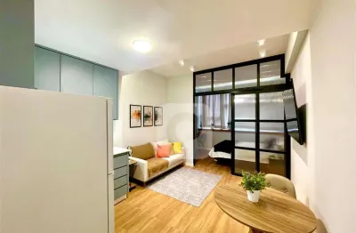 Apartamento reformado | 32m² | porteira fechada | em frente ao metrô da carioca