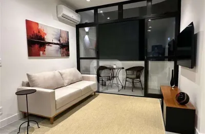 Apartamento em copacabana - 2 quartos, varanda, reformado, 70m2