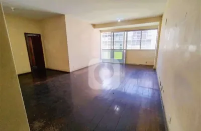Apartamento 3 quartos com 2 vagas em rua calma e arborizada no jardim botânico