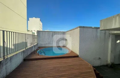 Cobertura triplex com 4 quartos e 2 vagas em área nobre do leblon