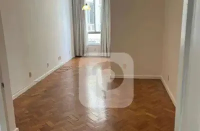Apartamento totalmente reformado em laranjeiras : 2 quartos , 80m2