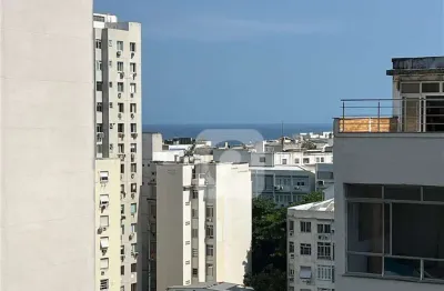 Três (3) quartos - duas (2) vagas - andar alto - varanda - entre copacabana e ipanema