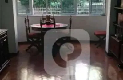 Apartamento com 3 quartos  e dependência completa  em humaitá