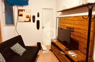 VENDO APARTAMENTO COM 40m2 COM VAGA NO CORAÇÃO DE COPACABANA PRONTO PARA MORAR OU INVESTIR