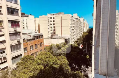 Vendo apartamento com 1 quarto 40m2 andar alto, 2 quadras da praia no coração de copacabana