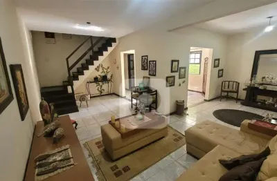 Vargem grande casa  duplex 3 quartos 1 suite  closet 250 m²  á venda .