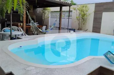 Casa condomínio fechado, com 3 suítes, ampla sala, piscina, academia e área gourmet.