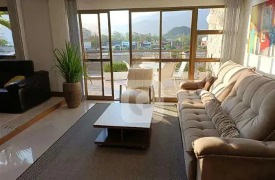 Cobertura com 270m2, com 3 quartos no recreio dos bandeirantes.