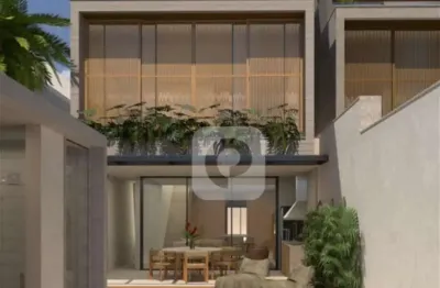 Casa em condomínio, 370m2, 3 suítes, na barra da tijuca.