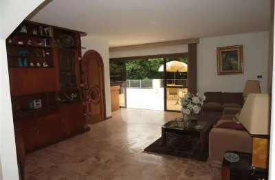 Cobertura única linear 318m² 3 quartos 1 suíte 2 vagas garagem piscina churrasqueira à venda