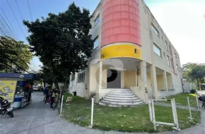 Prédio comercial 3 andares na freguesia excelente localização