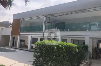 5 suítes  800m² casa com 240m² de sala  piscina condomínio santa helena barra da tijuca