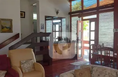 Casa no joá com 2 quartos, 1 suite, 1200m de terreno. vista pedra da gavéa e barra da tijuca