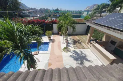 Casa à venda em Condomínio Fechado 5 suítes com 396m2 no Recreio