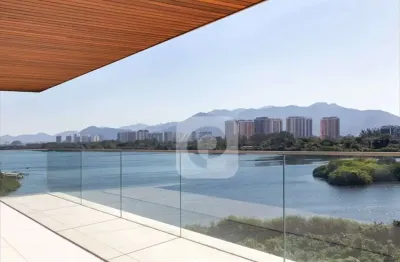 Apartamento de Alto Padrão com 133 m² e Vistas Panorâmicas para a Lagoa Marapendi e o Mar!