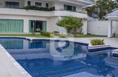 Mansão triplex condomínio santa monica jardins 4 suítes 1.100 metros