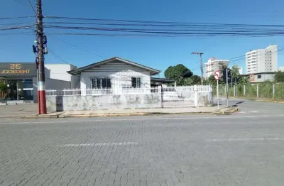 Terreno com 310 m2 a 260 metros da praia, centro, navegantes/sc