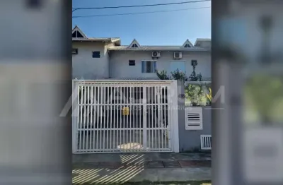 Casa/sobrado 02 suítes a 400 metros da praia, em meia praia, navegantes/sc