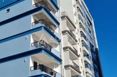Apartamento a 200 metros do mar com 03 dormitórios (01 suíte) no centro de navegantes!