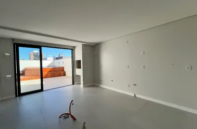 Apartamento giardino com 3 suítes, piscina e duas vagas de garagem