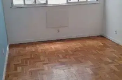 Apartamento de 2 quartos na tijuca reformado com vaga de garagem