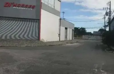 Casa ampla em condomínio fechado no centro de nova iguaçu / excelente planta com 3 quartos