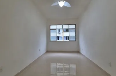Charmoso apartamento reformado ideal para quem busca praticidade