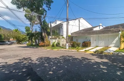 Casa ampla em condomínio em jacarepaguá, espaço, privacidade e muito conforto.