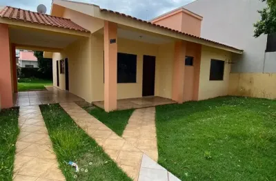 Casa para locação no jardim gisela 03 quartos sendo 01 suíte 01 sala de estar 01 sala de jantar 02 banheiros sendo 01 social 01 área de serviço ampla 01 despensa aos fundos 01 vaga de garagem sobra de