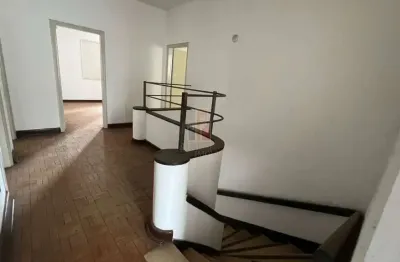 Casa com 3 quartos para alugar no Centro, Bauru 