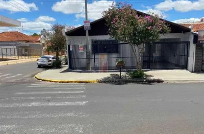 Casa com 3 quartos à venda na Vila Camargo, Bauru 