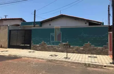 Casa com 2 quartos para alugar na Vila Industrial, Bauru 